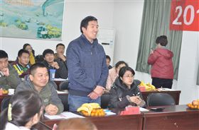 山推参赛队员勇跃发言