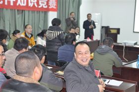 到厂嘉宾热情讨论