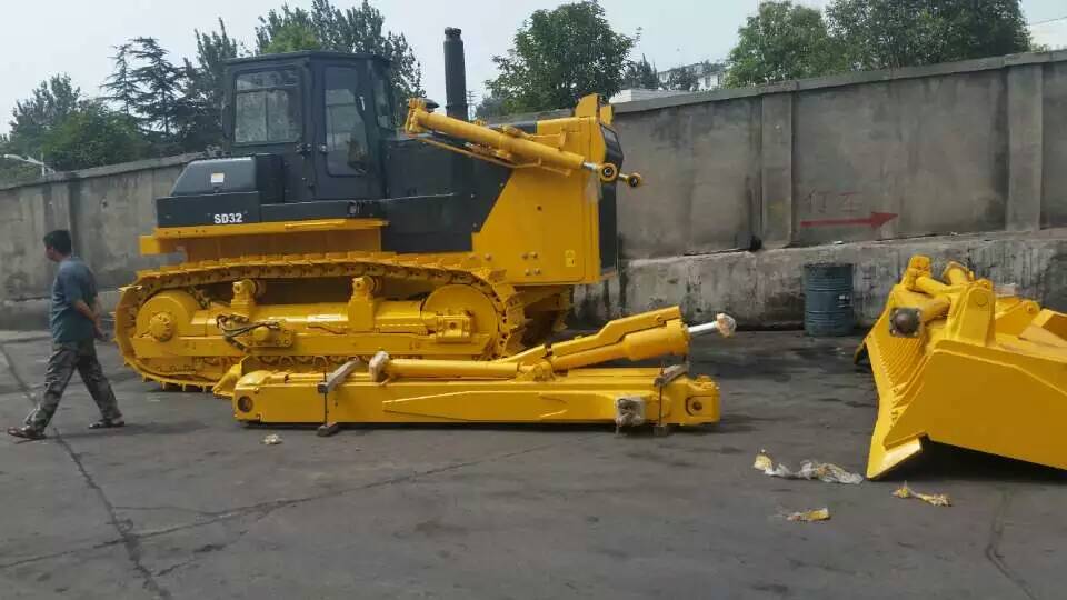 山推SD32推土机施工现场