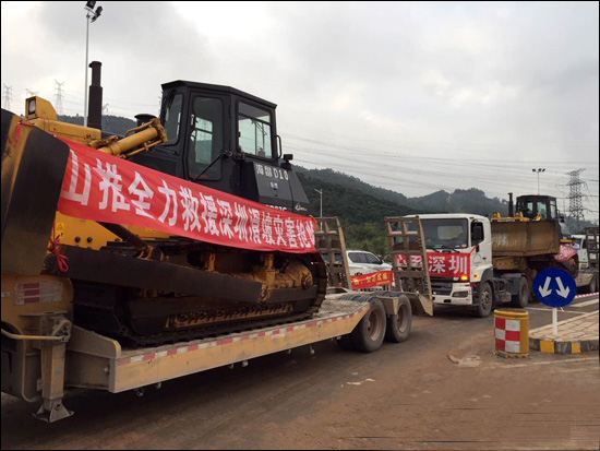山推紧急调度数台中大马力推土机前往深圳山体滑坡灾区