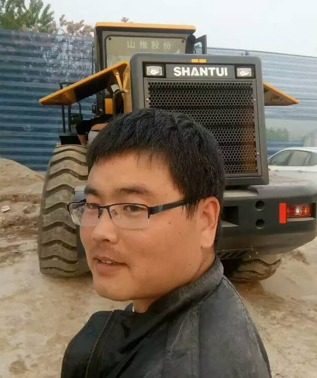 河南山推工作人员
