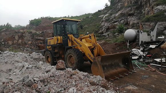 河南山推业务偶遇山推30装载机