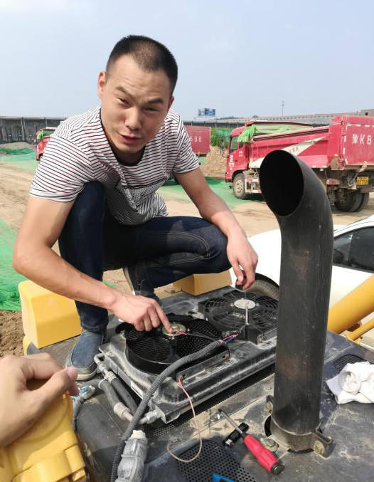 河南山推人的一天之推土机服务