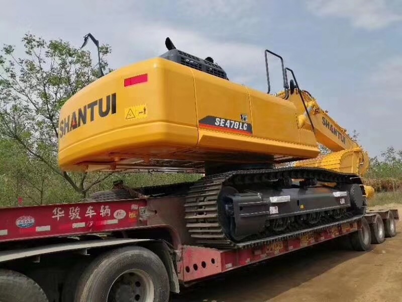 山推SE470LC挖掘机交车客户