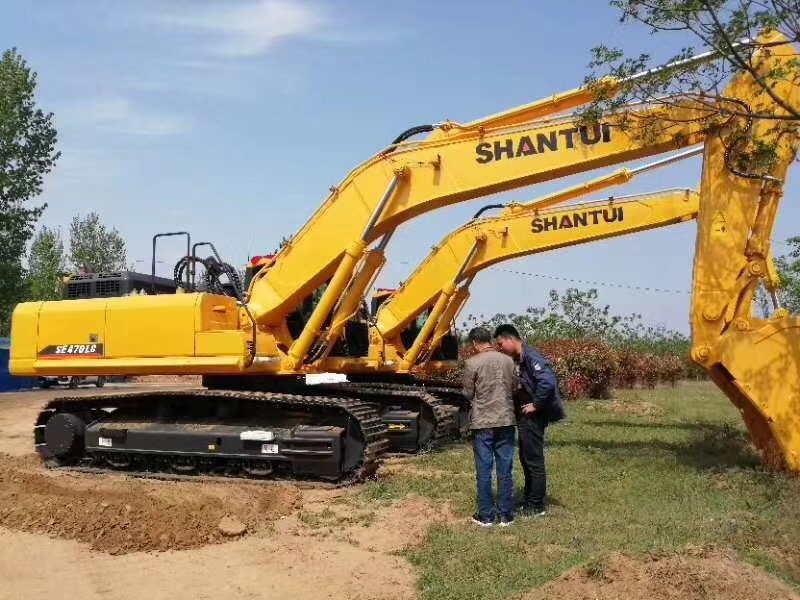 山推SE470LC挖掘机交车客户