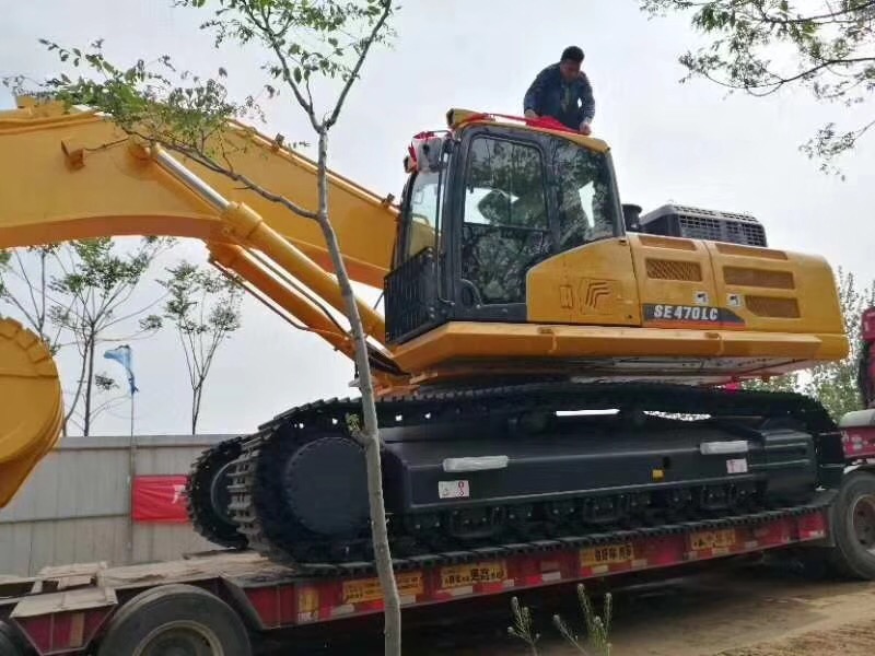 山推SE470LC挖掘机交车客户