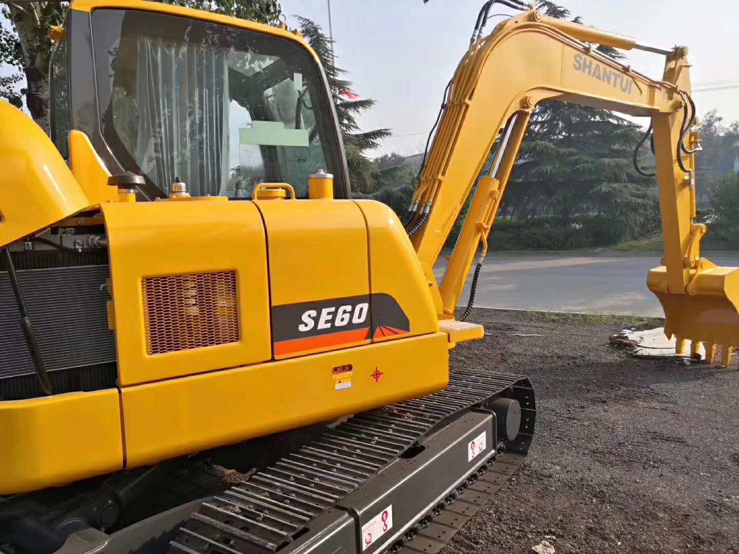 山推60挖掘机特点介绍