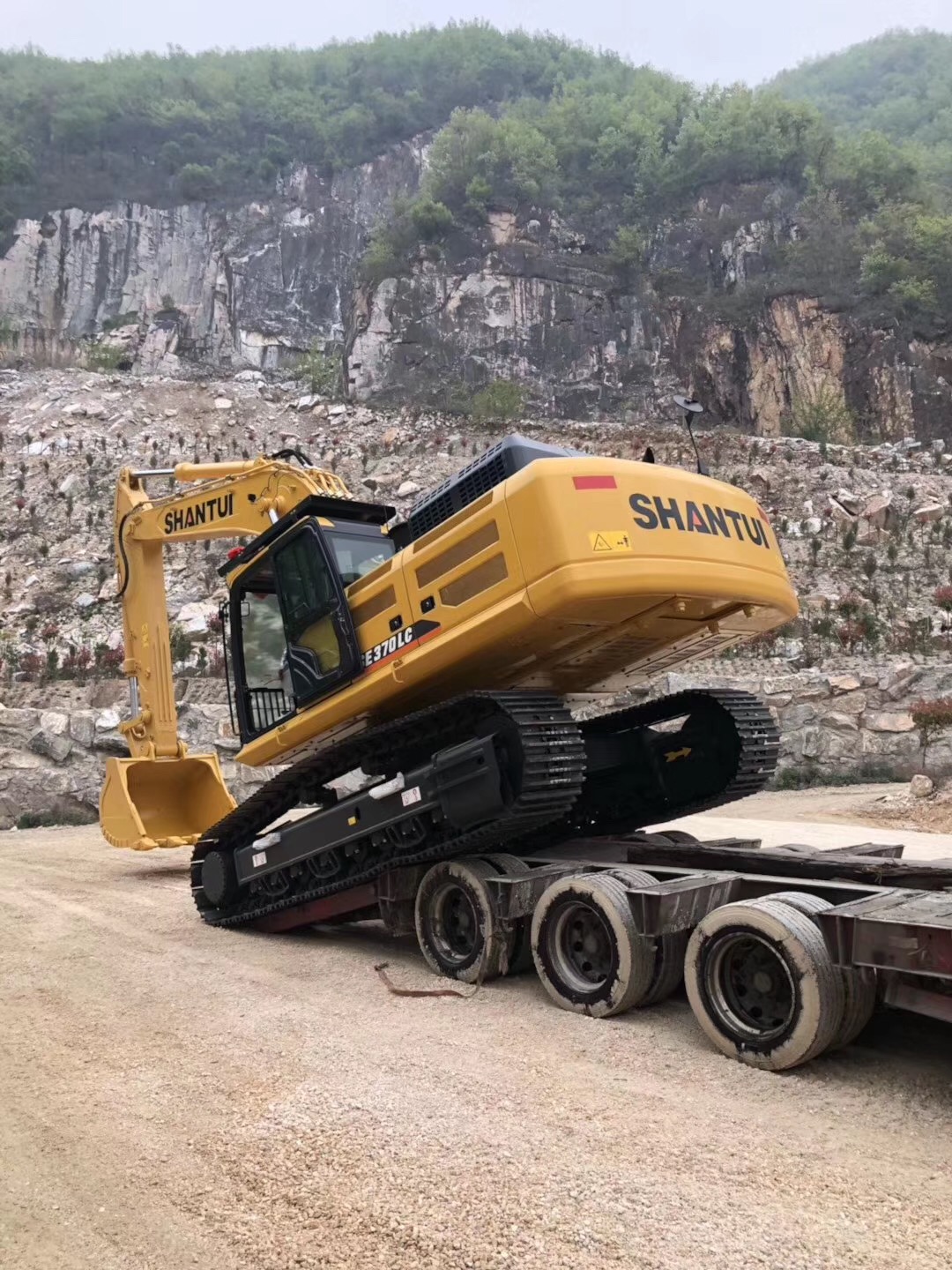 山推370挖掘机客户接车