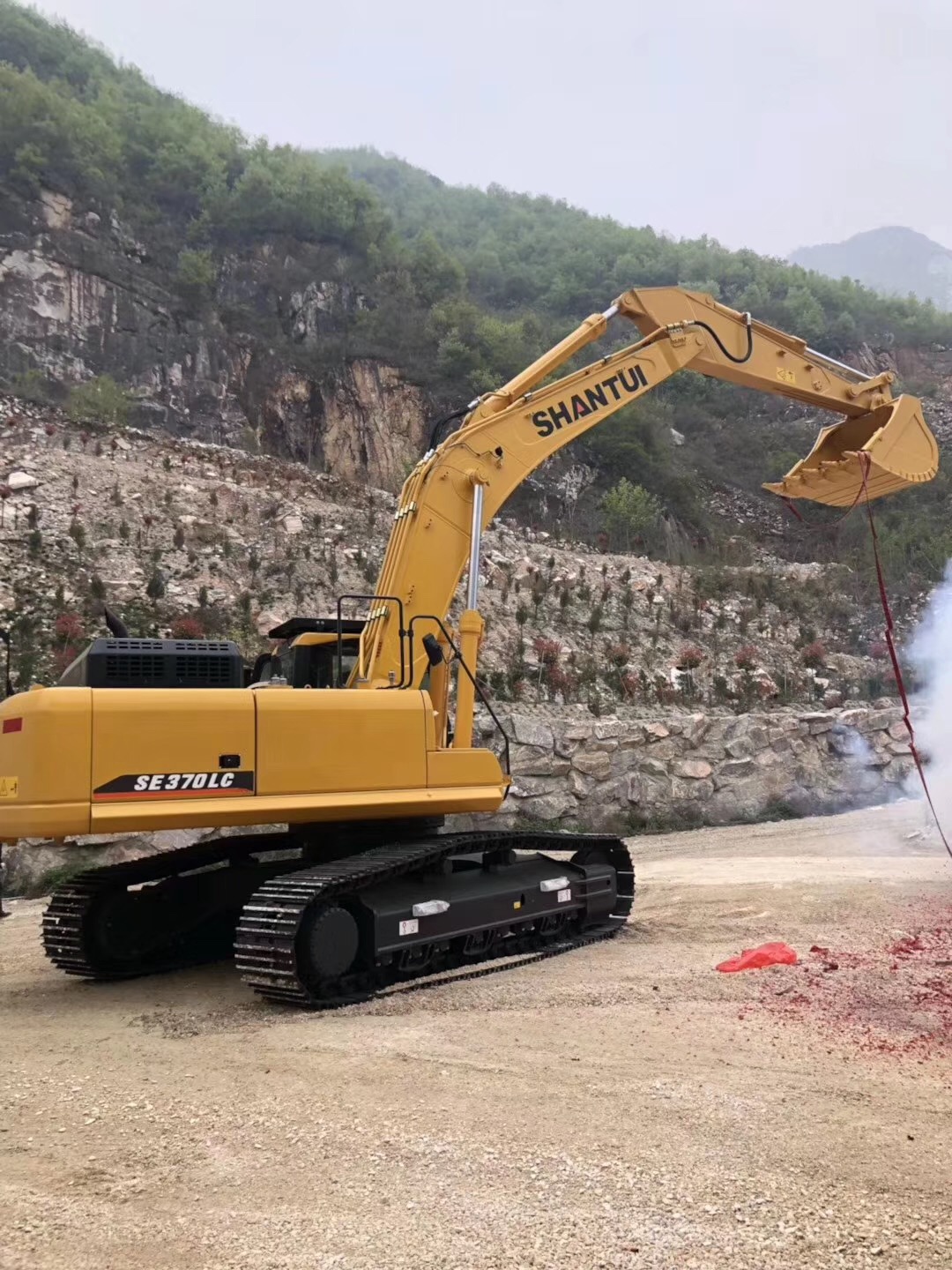 山推370挖掘机客户接车