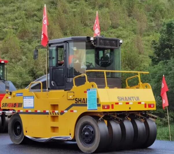 山推压路机