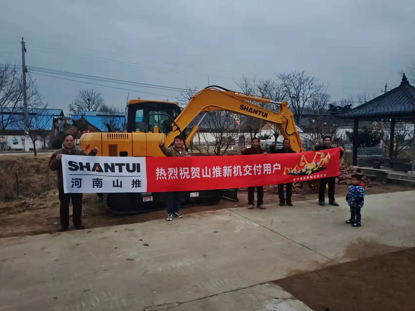 山推挖掘机交付客户助理工地施工