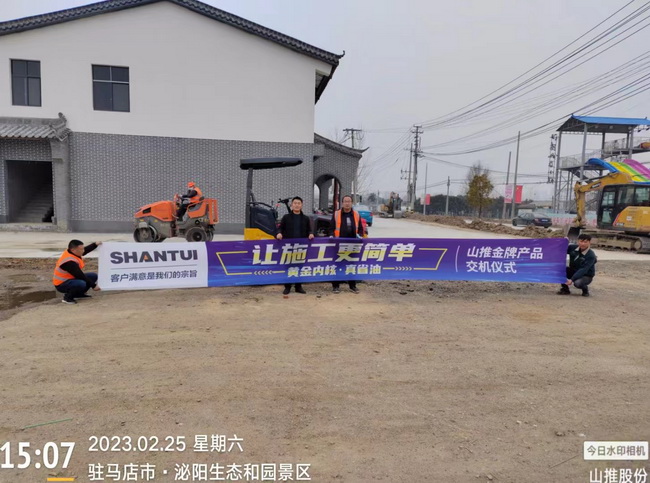 山推双钢轮压路机助力驻马店新农村道路建设