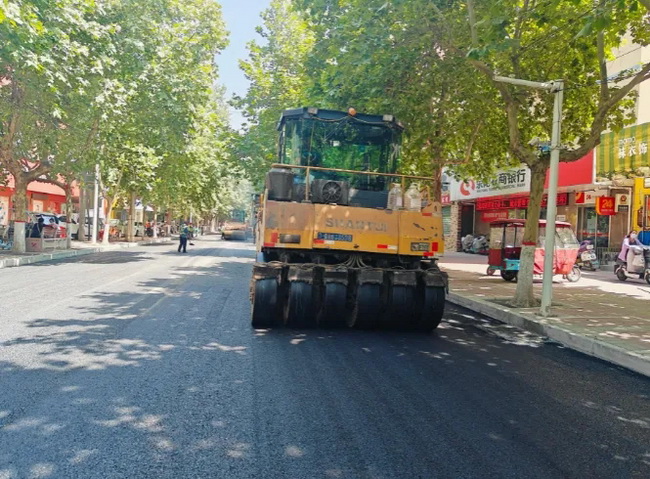 山推压路机助力荥阳市城区道路修复 山推压路机助力荥阳市城区道路修复